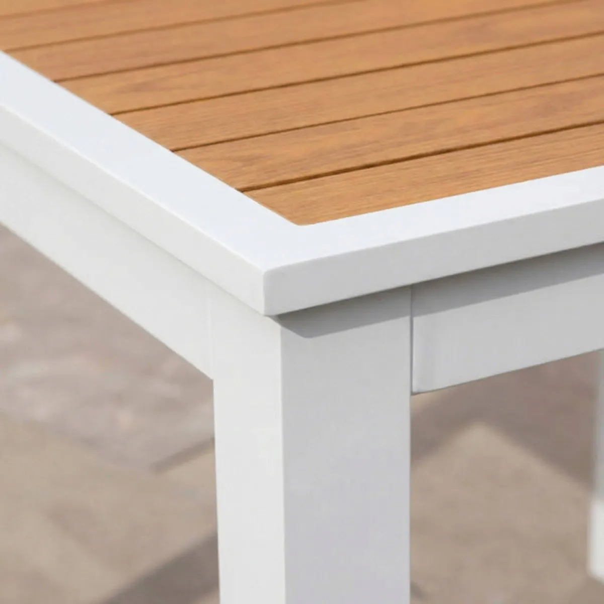 Tavolo da giardino quadrato in alluminio 4 posti (89 x 89 cm) Murano Bianco ed effetto legno
