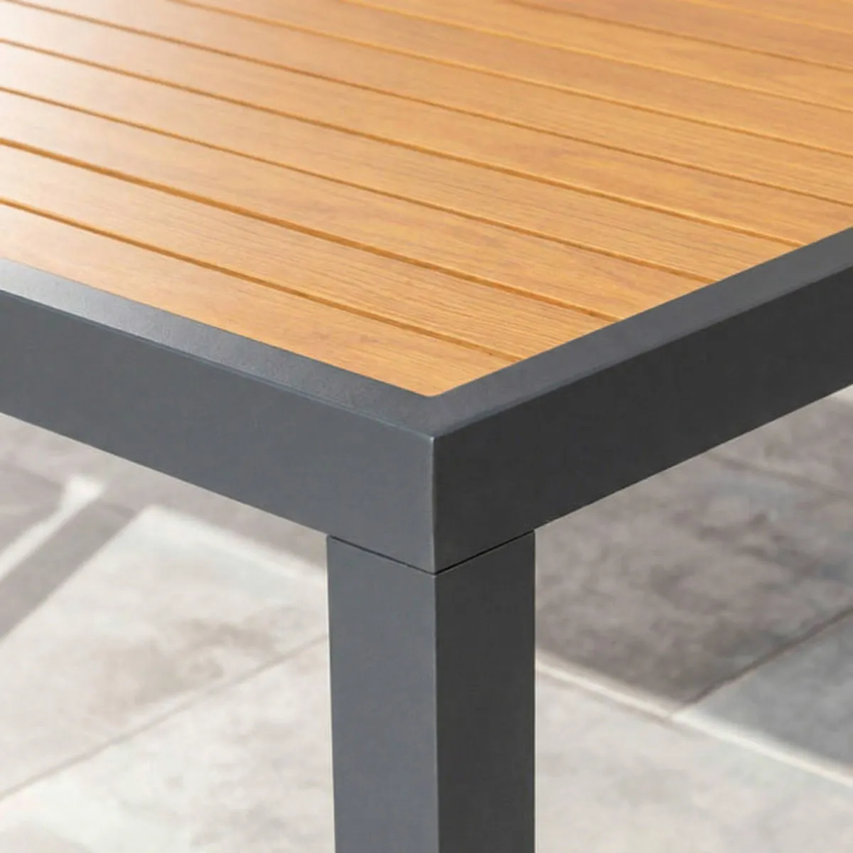 Table de jardin carrée en aluminium 4 places (89 x 89 cm) Murano Gris anthracite et effet bois