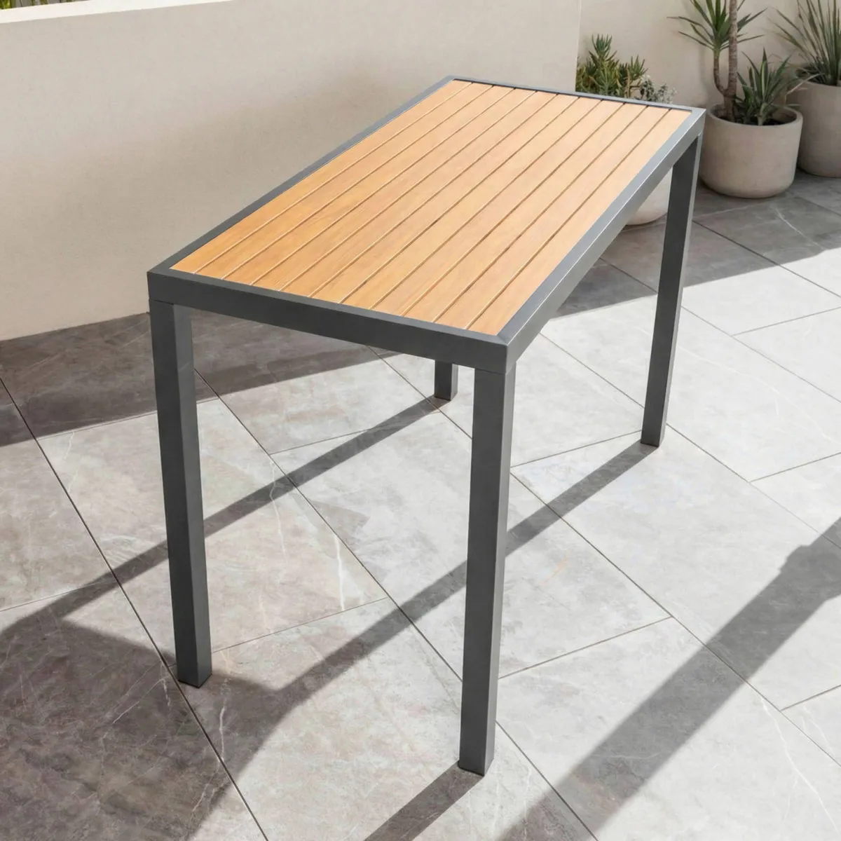 Table de jardin haute en aluminium 6 places effet bois (160 x H105 cm) Murano Gris anthracite