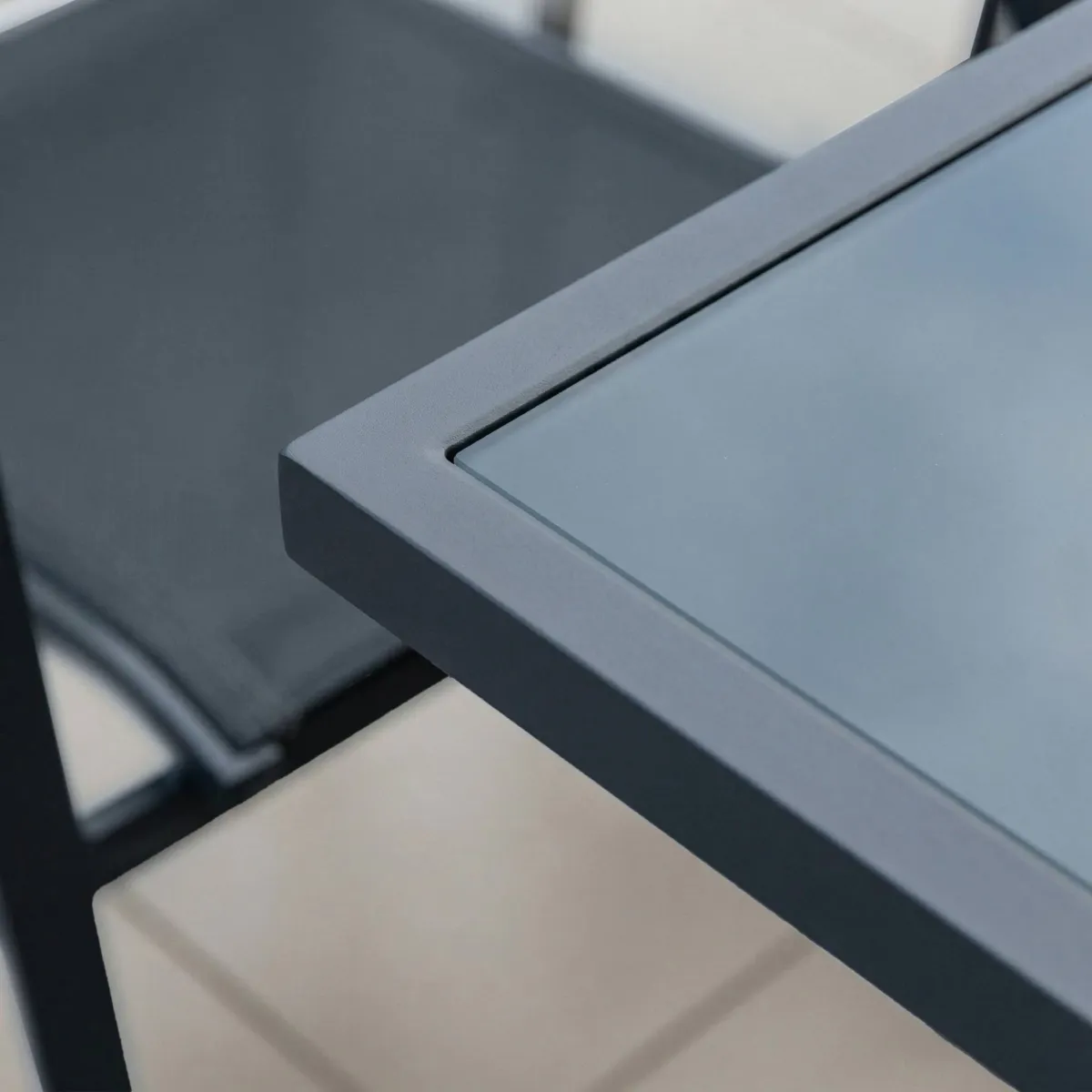 Table de jardin extensible 10 places en verre Murano (270 x 90 cm) - Anthracite 2