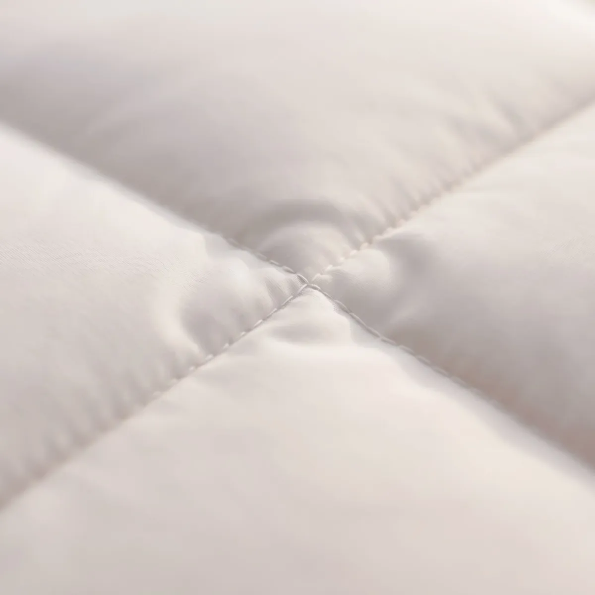 Couette Chaude (260 cm) Microfibre Lavable à 95°C Blanche 3
