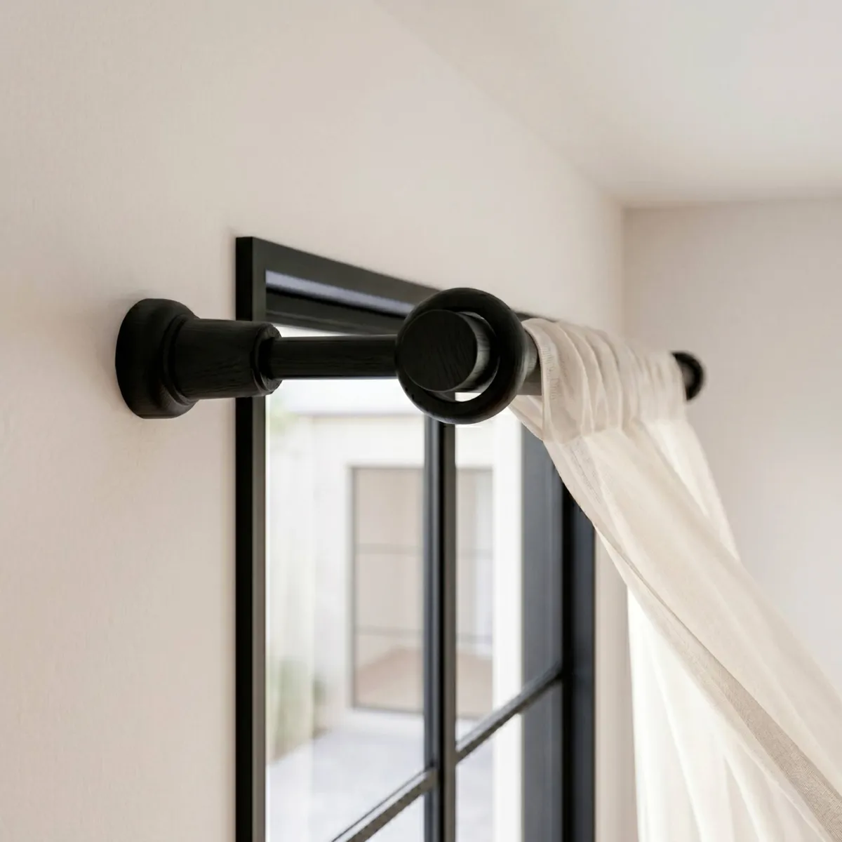 Soporte de barra extensible de madera (L140 - 160 cm/ D28 mm) Nils Negro mate