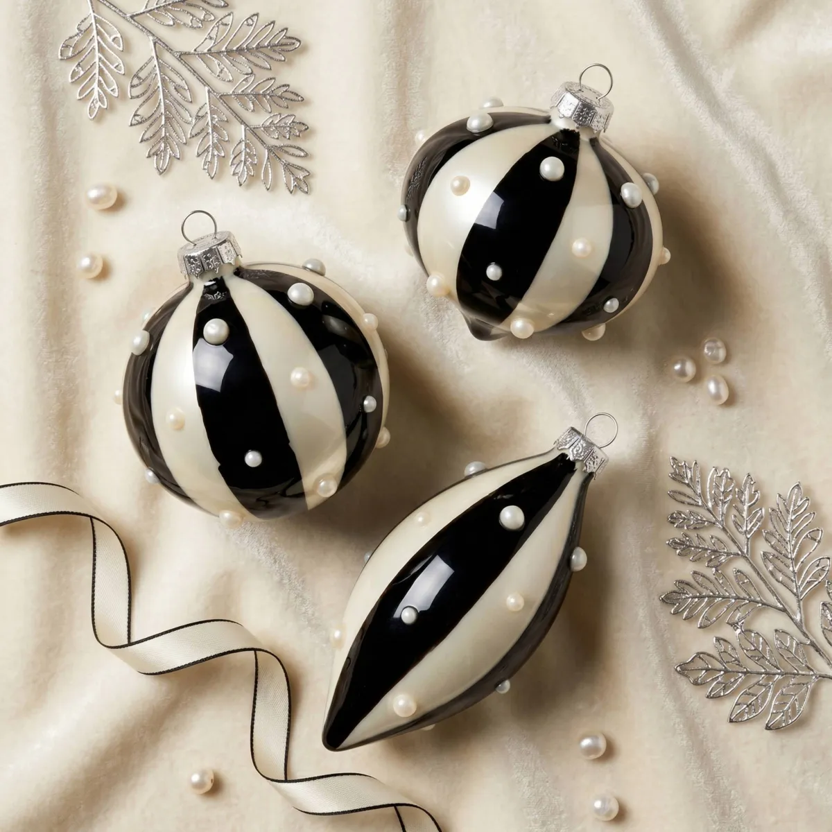 Set von 3 Weihnachtskugeln aus Glas (D80 mm) Winterkarneval Schwarz und Weiß