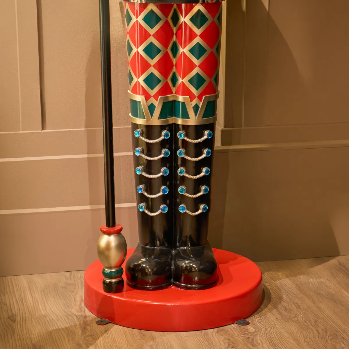 Soldato Schiaccianoci Gigante (H305 cm) Re Conrad in Rosso e Nero