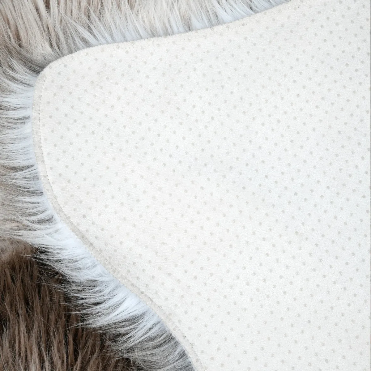 Tappeto in pelliccia sintetica (95 x 120 cm) Granon Marrone