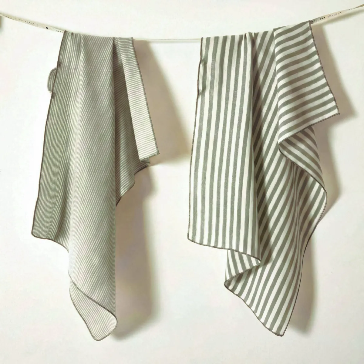 Set di 2 asciugamani in garza di cotone (50 x 70 cm) Gaïa righe Verde rosmarino