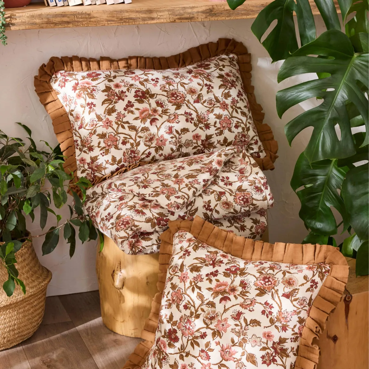 EM - Coussin déhoussable avec froufrous 40 x 60 cm Gaze de coton imprimée GAIA DAHLIA