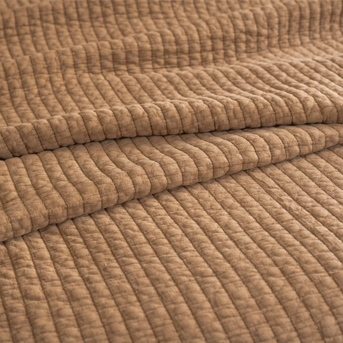 Copriletto trapuntato in cotone (260 x 240 cm) Mira Camel
