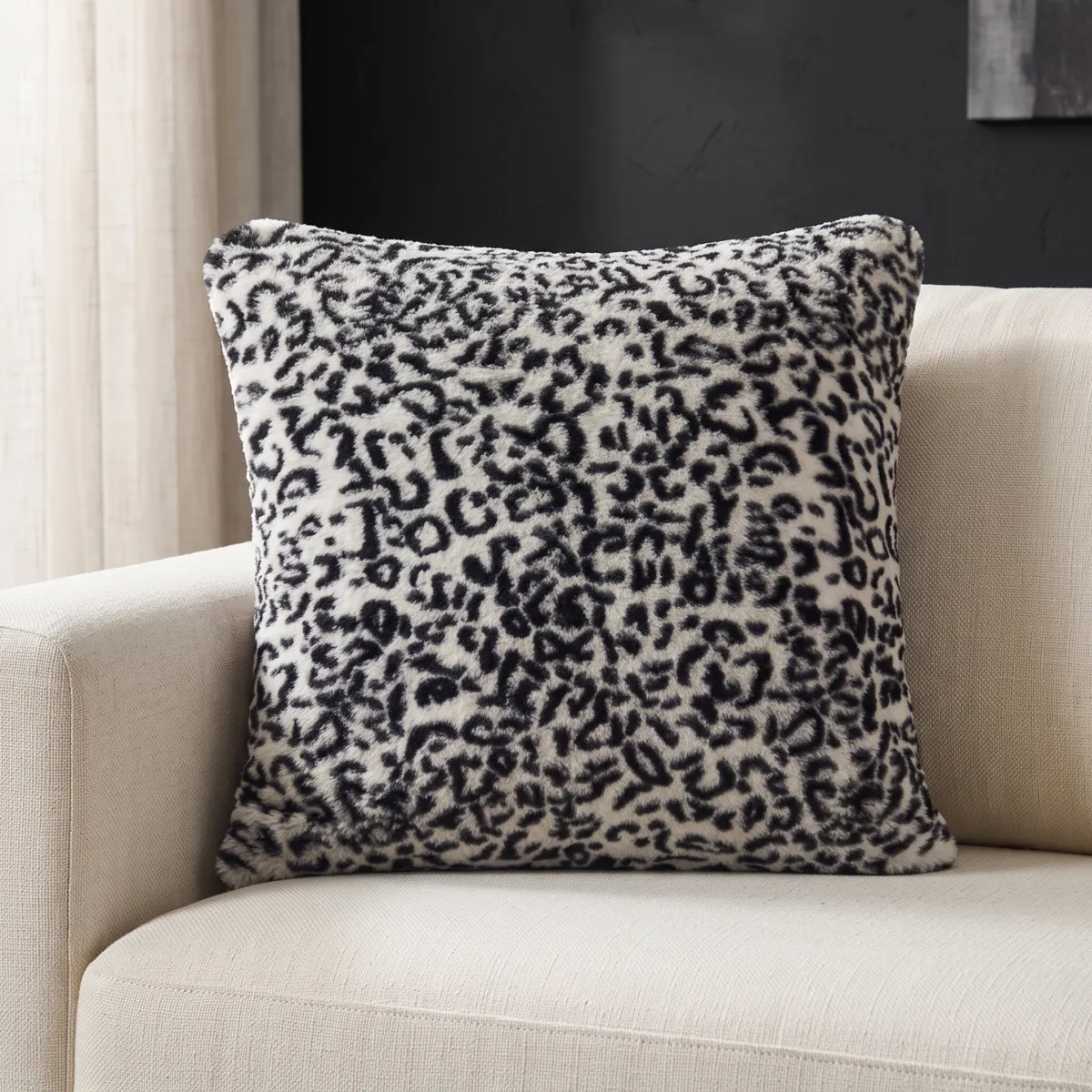 Cuscino quadrato in pelliccia sintetica (45 x 45 cm) Panthera Nero