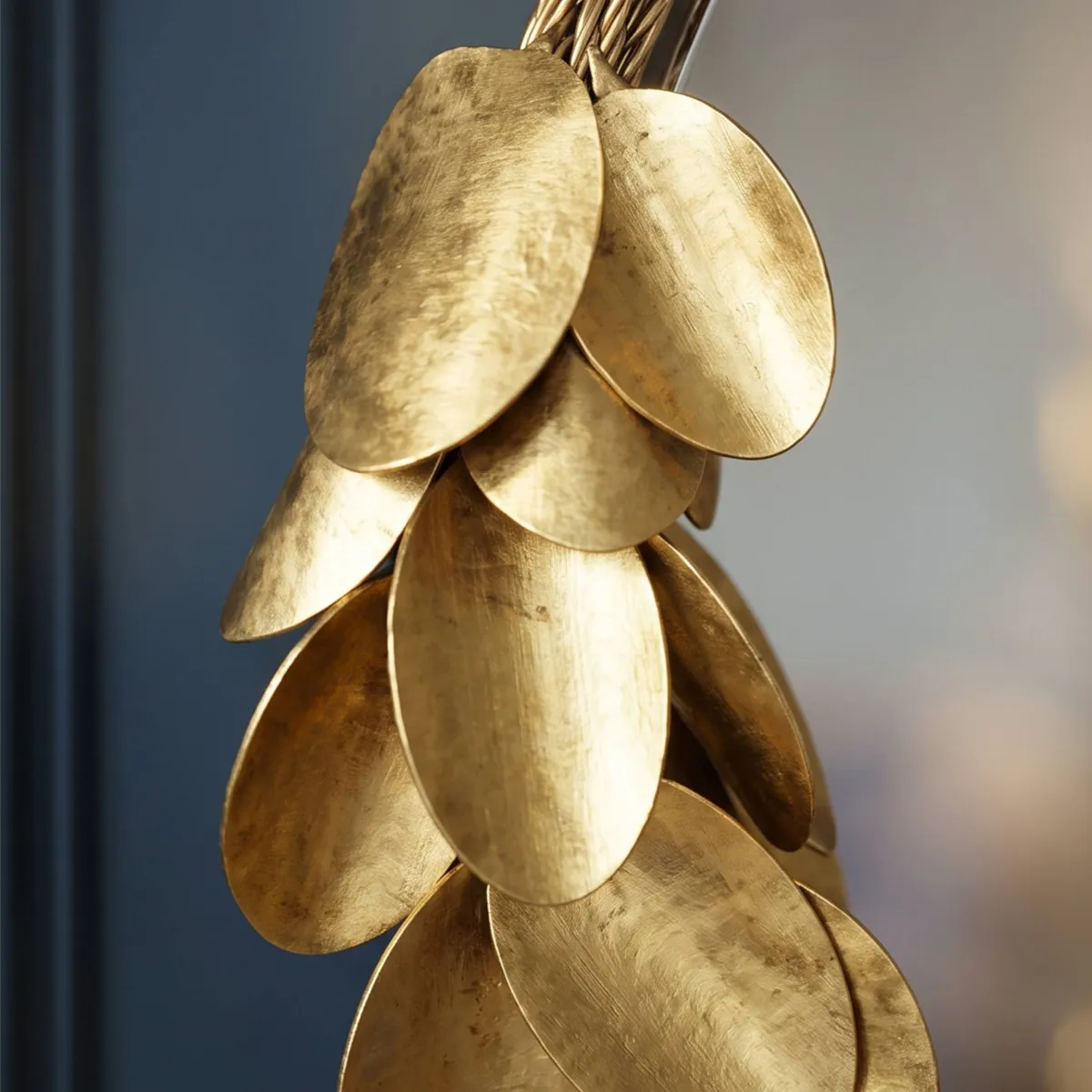 Specchio da parete in legno e metallo (H83,5 cm) Corona reale Liya Oro