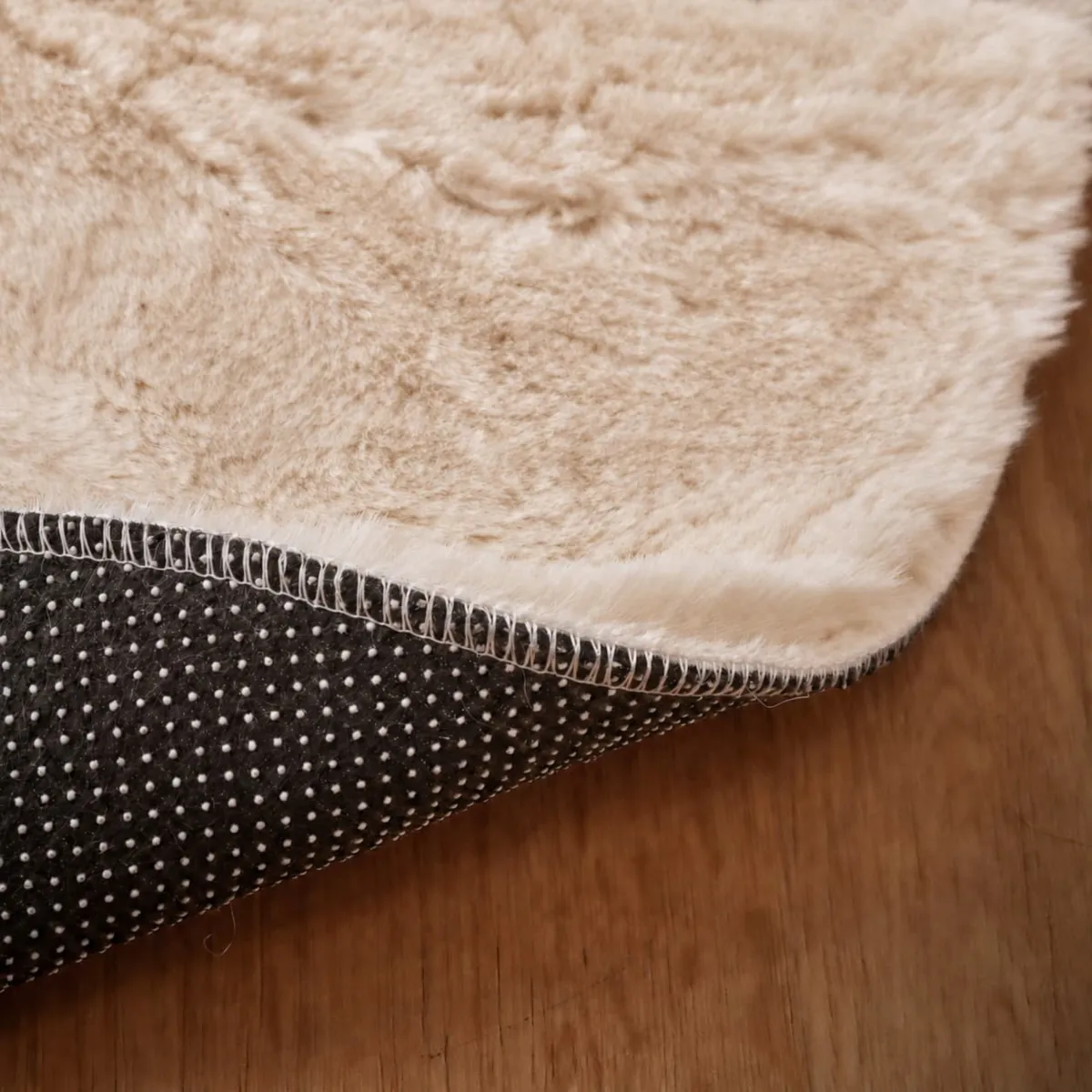 Tappeto rotondo in pelliccia sintetica (80 cm) Finn Ecru