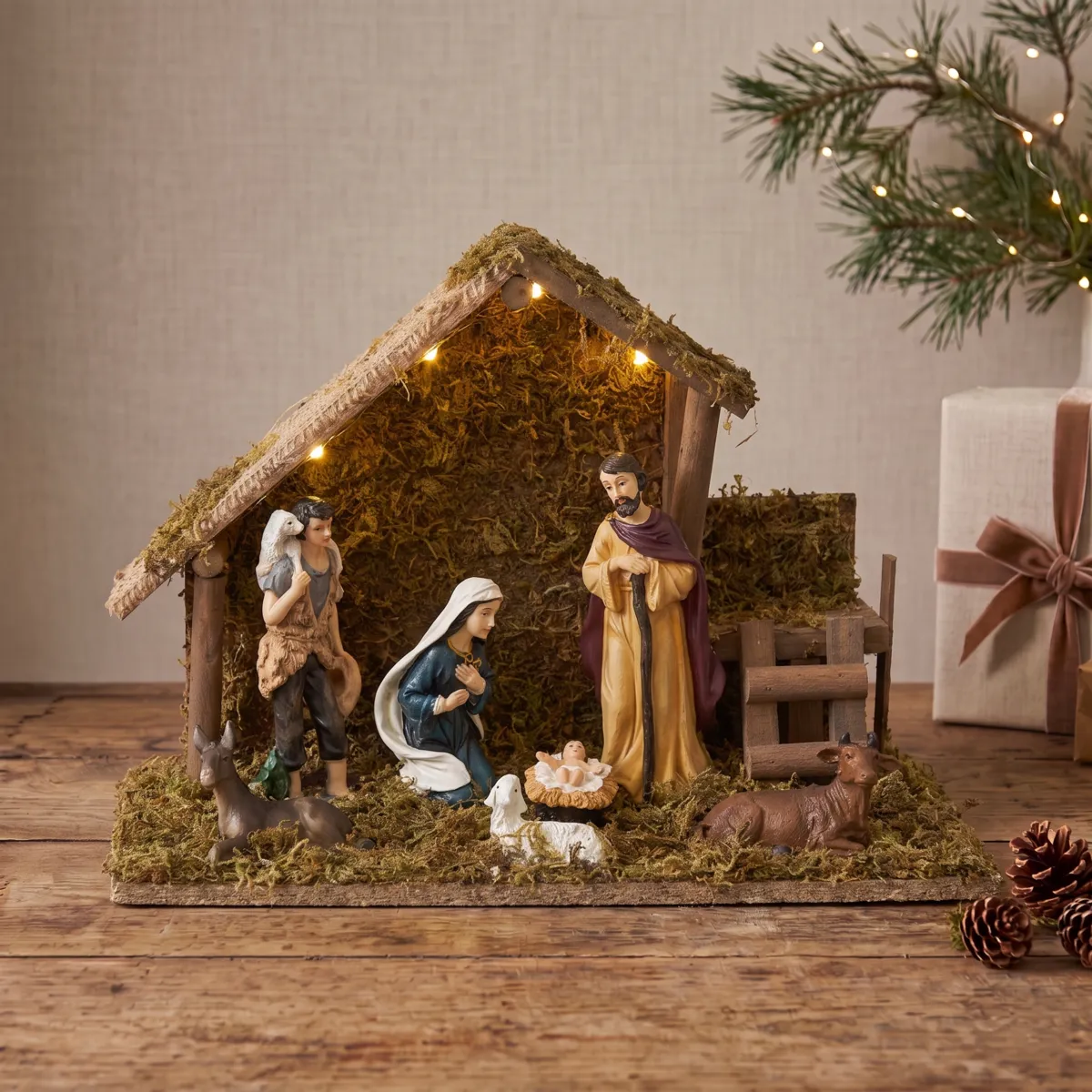 Beleuchtete Weihnachtskrippe mit Figuren (H30 cm) Sainte-Paloma