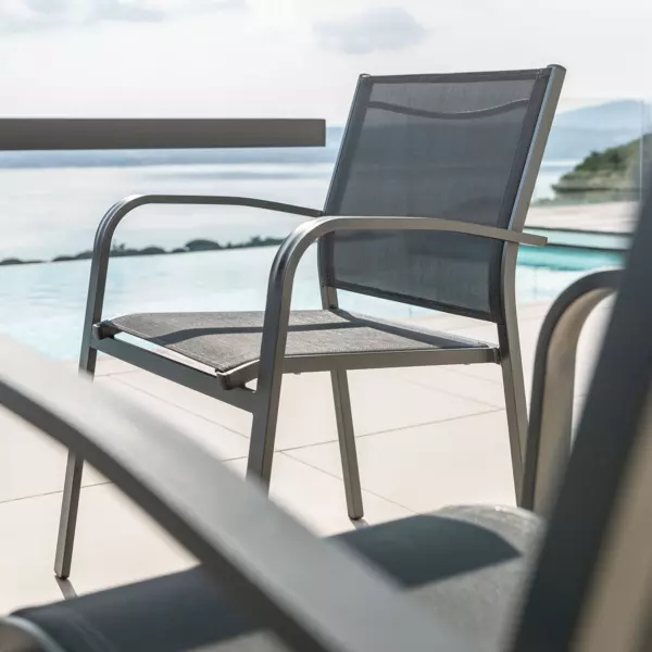 Silla de jard�n con reposabrazos alu apilable Murano - Gris antracita
