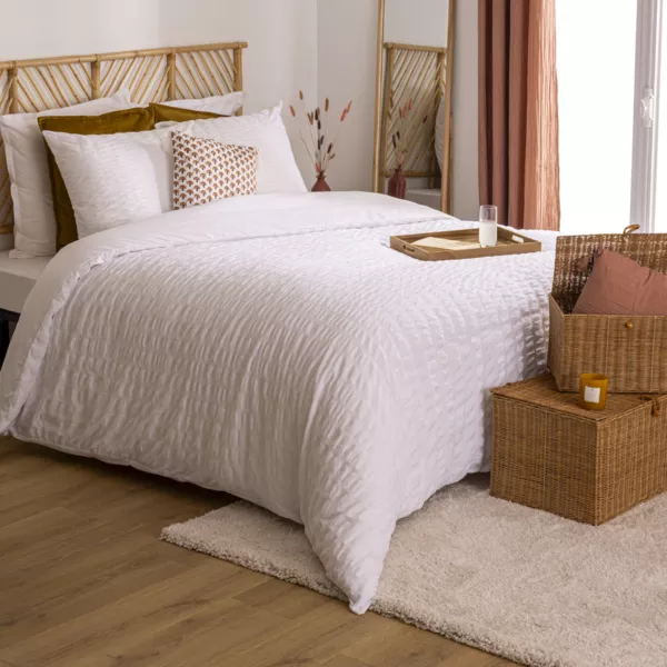 Housse de couette et deux taies polycoton (240 x 220 cm) Irhia Blanche