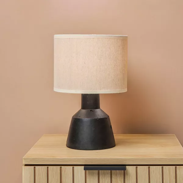 L�mpara de mesa en cemento (H29 cm) Portland Negro y beige