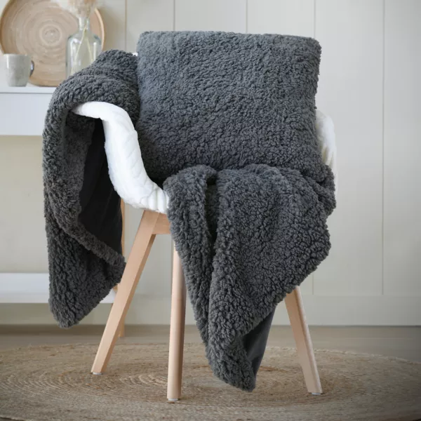 Coussin carr� fausse fourrure (50 x 50 cm) Dudley Gris souris