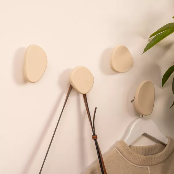 Set van 4 houten wandhaken (H10 cm) Karen Ivoor