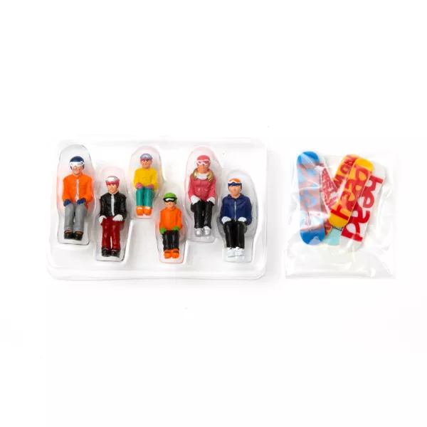 Lot de 6 figurines My Village Snowboarders assis pour t�l�si�ge
