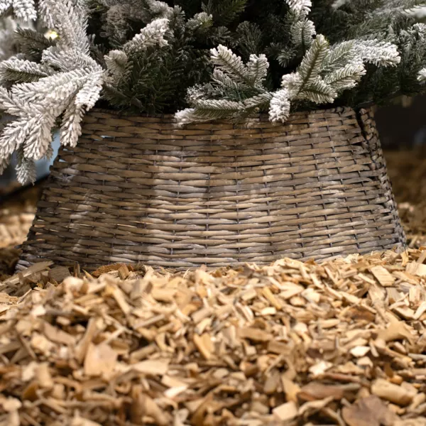 Fodskjuler til juletr� i flettet pil (D57 cm) �ldet gr�