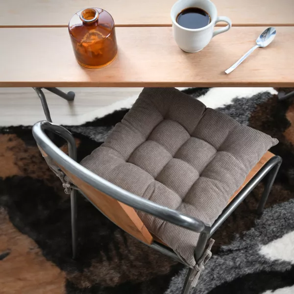 Firkantet fl�jlsstolpude (38 x 38 cm) Dandy Taupe