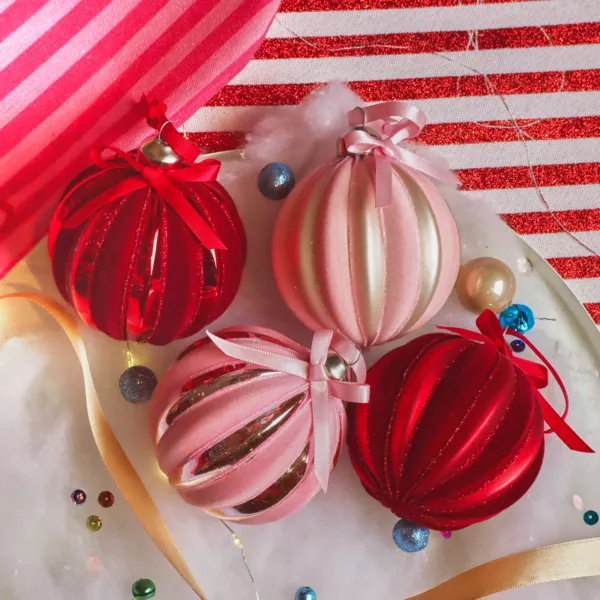 Set van 12 glazen kerstballen (D80 mm) Velours en strik Rood en roze