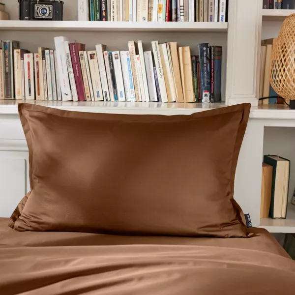 Rektangul�rt bomuldspercale pudebetr�k (50 x 70 cm) Cali Chokoladebrun