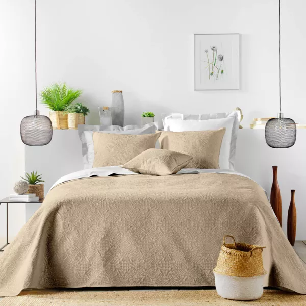 Colcha acolchada y dos fundas de almohada (240 x 260 cm) Romane Beige