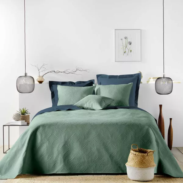 Gesteppte Tagesdecke und zwei Kissenbez�ge (240 x 260 cm) Romane Zederngr�n