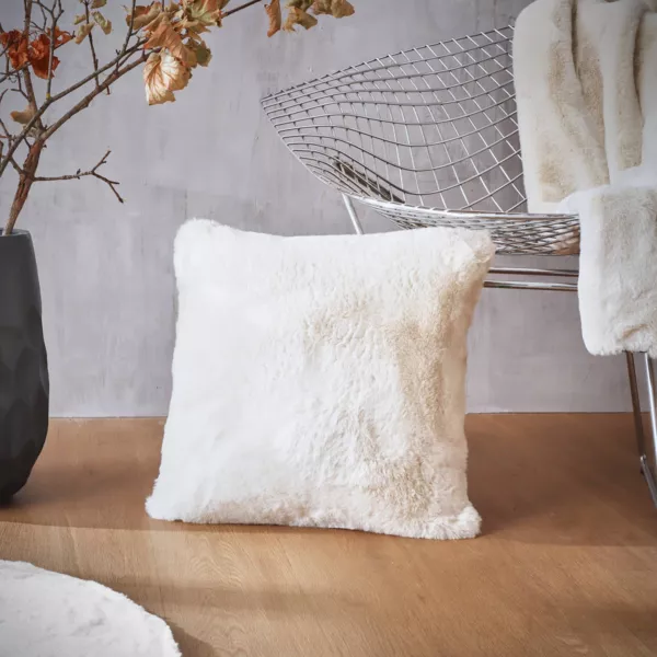 Coussin carr� fausse fourrure (45 x 45 cm) Finn Blanc