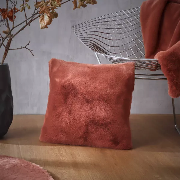 Firkantet pude i falsk pels (45 x 45 cm) Finn Terracotta