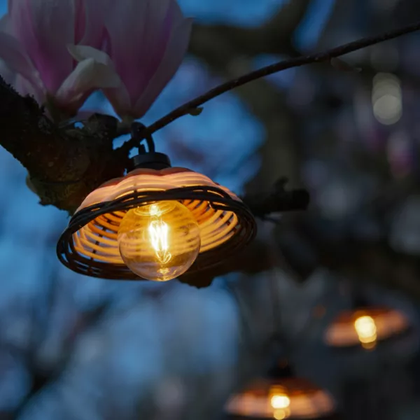 Luminaria solare da giardino con 6 LED (2,5 m) Cappello in resina intrecciata Bianco caldo