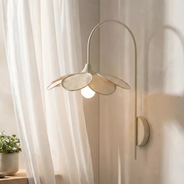 Wandlamp Alava met stoffen bloemblaadje (H62 cm) Beige