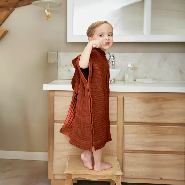 B�rnebadeponcho i bomuldsgaze 6/10 �r Ga�a Terracotta