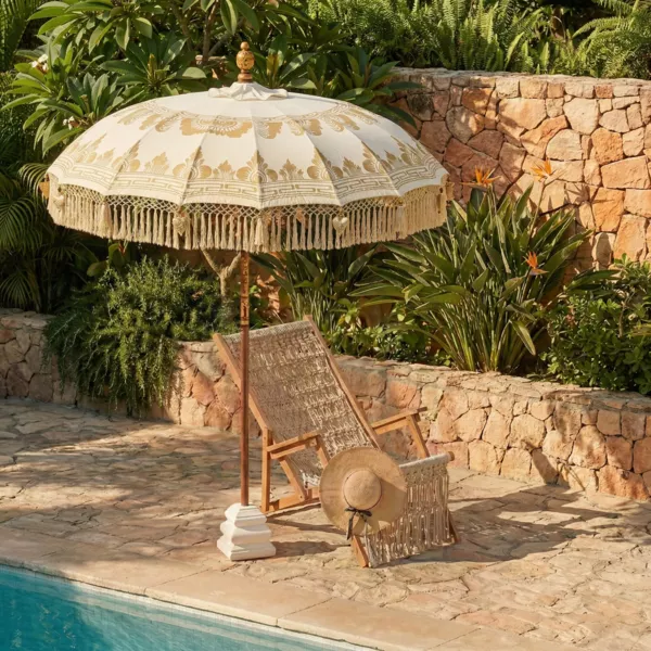 Runder Garten-Sonnenschirm mit Fransen (D2 m) Jaipur Cremewei� und Goldverzierung