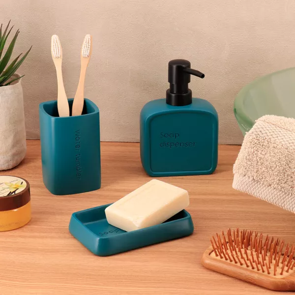 S�t med kop, s�bedispenser og s�besk�l i gravet polyresin, Julia Duck Blue