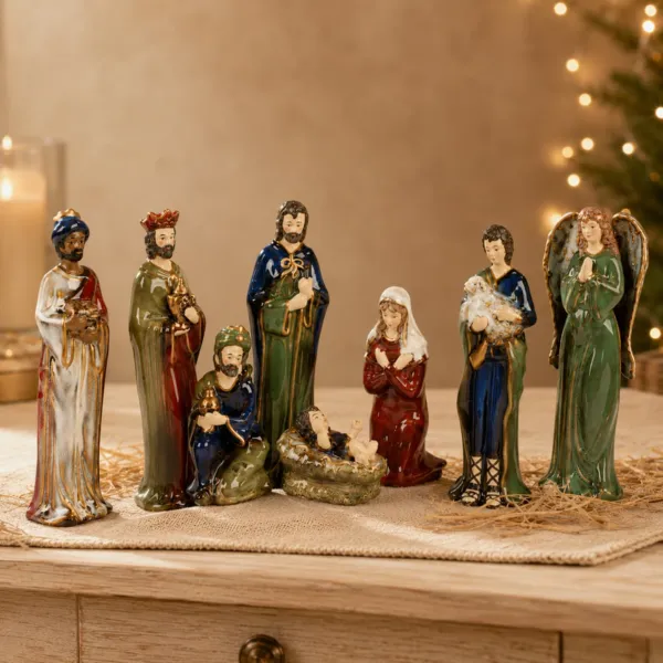 De 8 porseleinen kerstfiguren (H18 cm) van Albertine