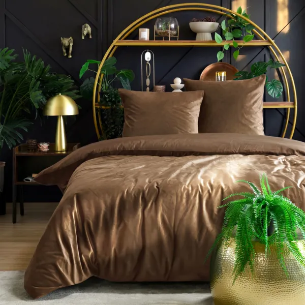 Housse de couette et deux taies d'oreiller velours (240 x 220 cm) Amance Marron Noisette