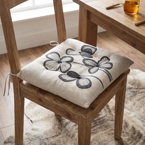 GALETTE DE CHAISE TILDA ECRU 38X38 motif floral au recto et uni au verso