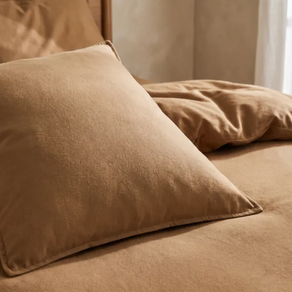 Vierkante kussensloop van katoenen flanel (80 x 80 cm) Nina Caramel