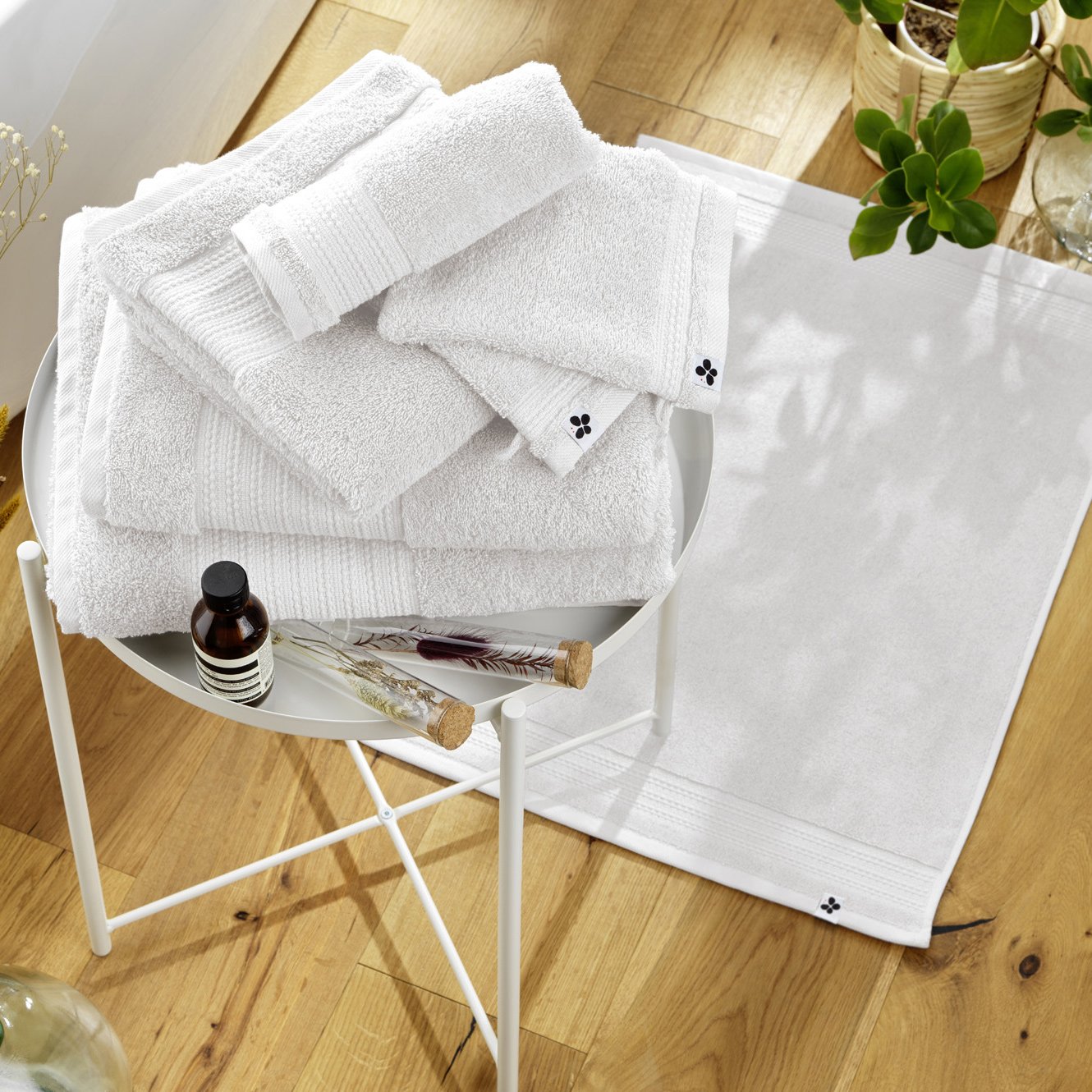 https://cdn2.eminza.com/uploads/media/64f7cd9d4be68/serviette-de-bain-coton-bio-30-x-50-cm-garance-blanc-chantilly-112196-1641822098.jpg